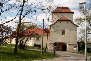 Vstupní branská věž do areálu hradu ( © Miroslav BITTER 04/2007)