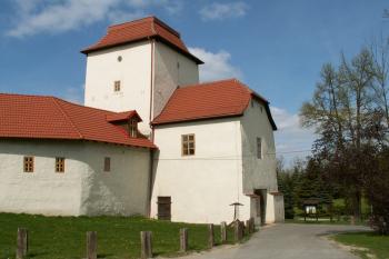 Vstupní branská věž do areálu hradu ( © Miroslav BITTER 04/2007)