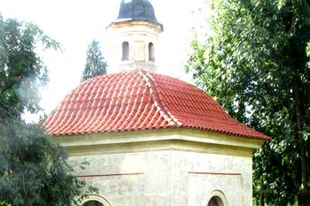 Hřbitovní kaple sv. Josefa v Úněticích ( © Pavel Vítek 08/2017)