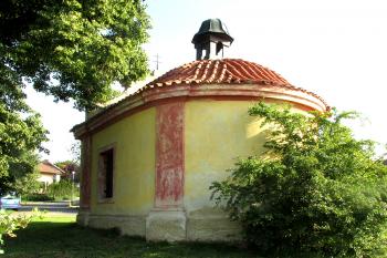 Kaple sv. Jana Nepomuckého v Úněticích ( © Pavel Vítek 08/2017)
