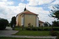 kostel sv. Václava se zvonicí