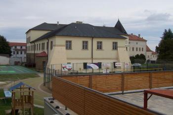 Vyškov - Pohled na objekt z jihozápadu (© Ivo Rozehnal, 09/2010)