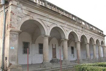kolonáda v zahradě (© de ardoise 04/2005)