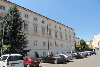 sv. křídlo zámku (© D Dohňanský, 07/2018)