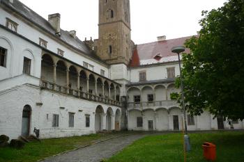 zámek Břeclav (© Vlastislav Mareček, 04/2011)