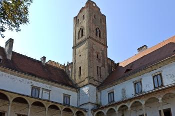 arkádové nádvoří zámku (© Jan P. Štěpánek  09/2021)