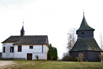 kostel a zvonice od severu (© Pavel Zany Komárek 24. 3. 2010)