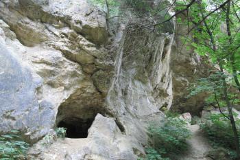 vchod do jeskyně (© Rodochrozit, 07/2010)