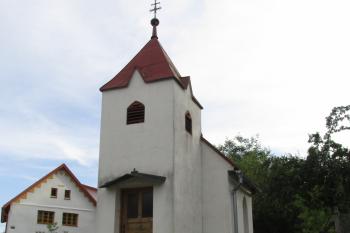 Kaplička od severovýchodu (© Adam Šebesta, 09/2017)