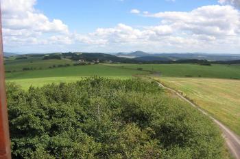 Pohled na Mukařov ( © Jiří Čížek 08/2004)