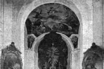 interiér zámecké kaple na počátku 20. století (© Antonín Podlaha: Posvátná místa království Českého; Díl 2., Vikariáty: Berounský, Bystřický a Plzeňský, Dědictví sv. Jana Nepomuckého, Praha 1908)
