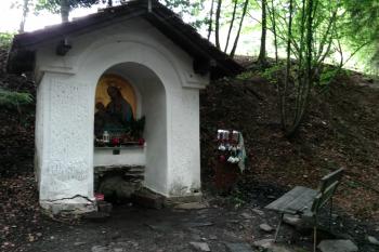 Bratronice - kaple ve Žlábku (© Simona Kidlesová, 7/2017)