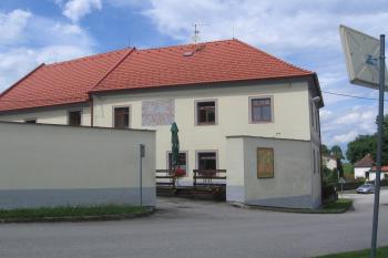 Horní tvrz, vjezd do nádvoří od jihovýchodu (© Jaroslav Špiroch 06/2019)