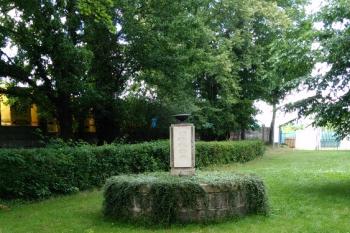 Nižbor - knížecí hrobka (© Jiří Špaček, 8/2016)