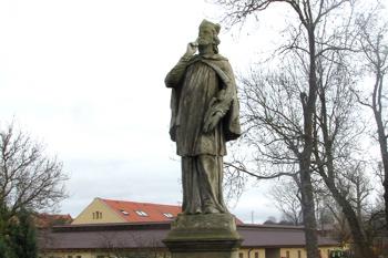Svatý Jan Nepomucký na kamenném mostě v Královicích ( © Pavel Vítek 11/2017)