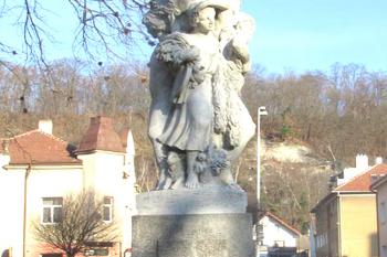 Sousoší Čtvero ročních období v Kralupech nad Vltavou ( © Pavel Vítek 11/2017)