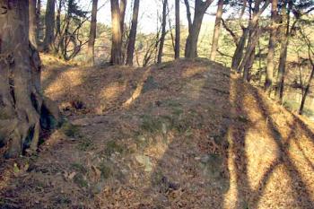 část prostřední dvojbudovy (2003 ©Jiří Marounek)