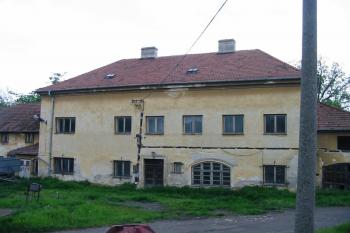 Čelní západní průčelí (© Dušan Dohňanský 05/2008)