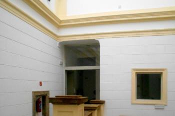 Předsálí galerie v patře radniční budovy (© Vojtěch Barcal, 02/2018)