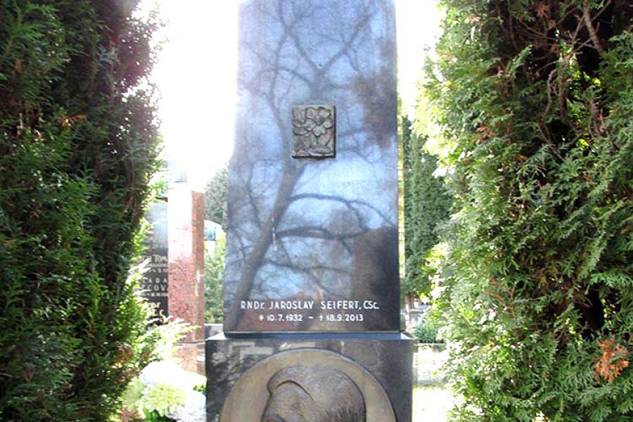 hrob Jaroslava Seiferta