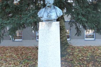 Busta Antonína Dvořáka v Kralupech n. Vlt. ( © Pavel Vítek 01/2018)