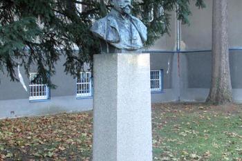 Busta Antonína Dvořáka v Kralupech n. Vlt. ( © Pavel Vítek 01/2018)