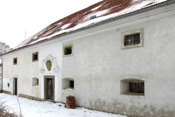 Panský dvůr ve Vyšínku u Zlonic ( © Pavel Vítek 03/2018)