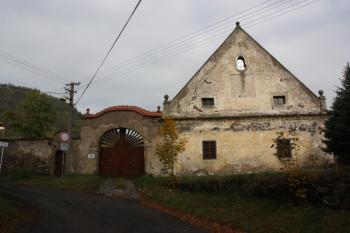 Barokní statek ve vsi Lestkov pod hradem ( © Ivan Grisa 10/2009)