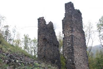 Zbytky někdejší brány od severovýchodu ( © Ivan Grisa 10/2009)