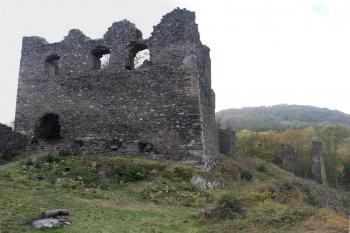 Východní čelo paláce, v pozadí Černý vrch ( © Ivan Grisa 10/2009)
