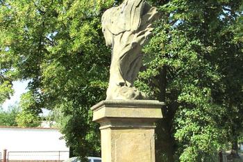 Socha anděla Strážce ve Středoklukách ( © Pavel Vítek 08/2018)