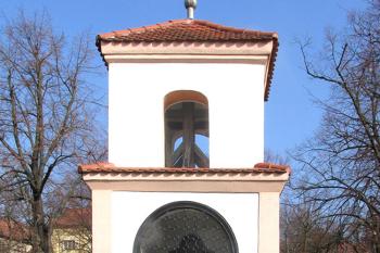 Kaplička v Třebusicích ( © Pavel Vítek 03/2018)