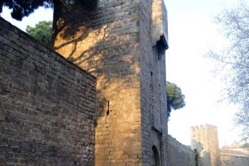 obranná věž a branská věž středověké hradby kolem čtvrti El Raval ( © Jan P. Štěpánek 04/2018)