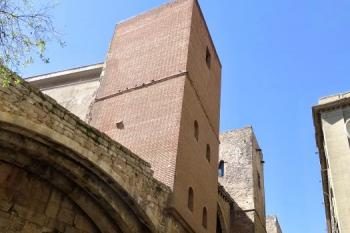 hranolové věže římské hradby na severovýchodě jádra města ( © Jan P. Štěpánek 04/2018)