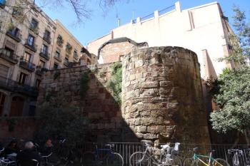 nárožní okrouhlá věž v jihovýchodní části města ( © Jan P. Štěpánek 04/2018)