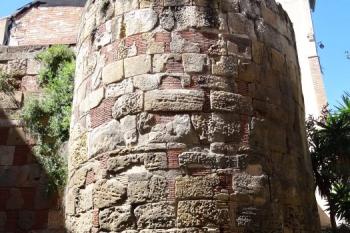 nárožní okrouhlá věž v jihovýchodní části města ( © Jan P. Štěpánek 04/2018)