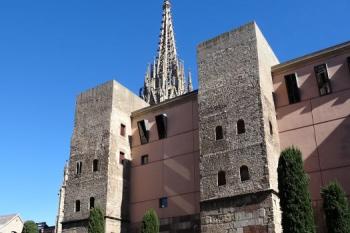 severozápadní úsek hradeb u katedrály  ( © Jan P. Štěpánek 04/2018)