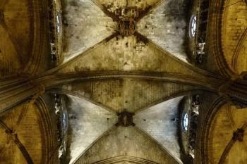 klenba hlavní lodi ( © Jan P. Štěpánek 04/2018)