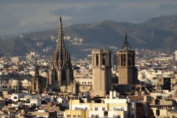 celkový pohled na katedrálu od jihu z kopce Montjuïc ( © Jan P. Štěpánek 04/2018)