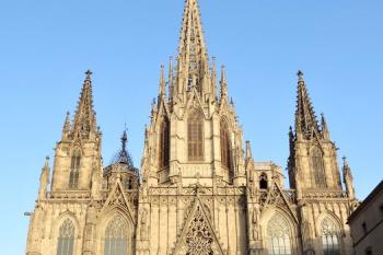 vstupní průčelí katedrály ( © Jan P. Štěpánek 04/2018)