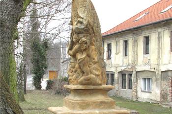 Socha sv. Jana Nepomuckého v Panenských Břežanech ( © Pavel Vítek 03/2018)