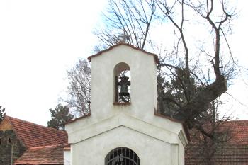 Kaplička v obci Hole, patřcí do obce Svrkyně ( © Pavel Vítek 03/2018)