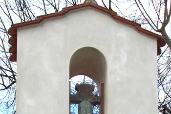 Kaplička v obci Hole, patřcí do obce Svrkyně ( © Pavel Vítek 03/2018)