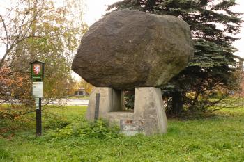 Kunčický bludný balvan (© Robert Medek 10/2016)