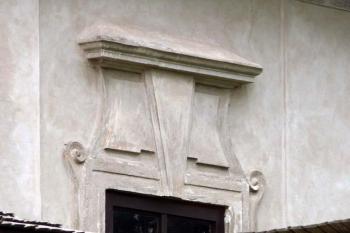 Detail renesančního zdobení kolem oken (© Jiří Cukr, 09/2007)