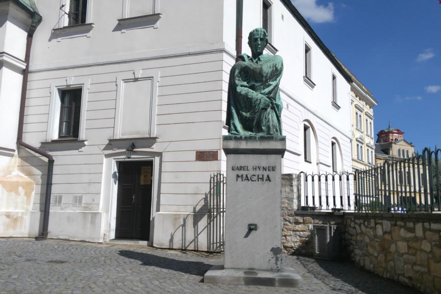 pomník Karlu Hynku Máchovi