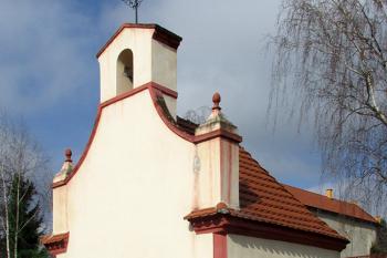 Kaplička v Luníkově ( © Pavel Vítek 03/2018)