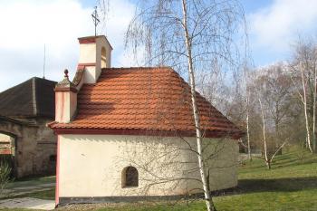 Kaplička v Luníkově ( © Pavel Vítek 03/2018)
