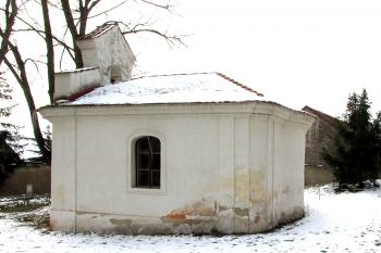 Kaple sv. Vojtěcha v Drchkově u Slaného ( © Pavel Vítek 03/2018)