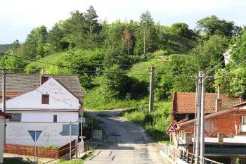 Celkový pohled od jihu ( © Roman Řezáč 06/2004)